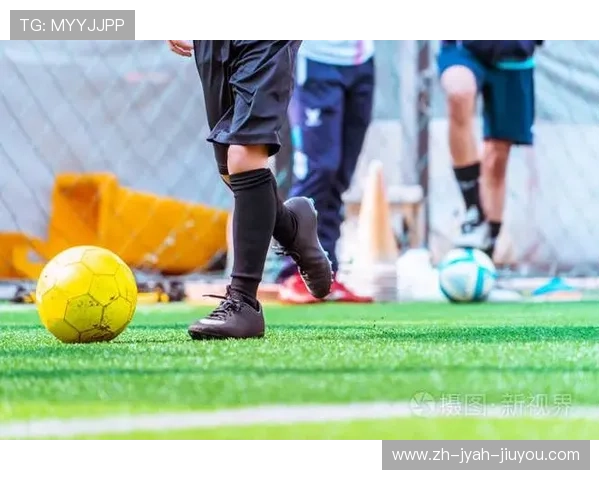 青少年足球必修课：点球技术养成系统训练法