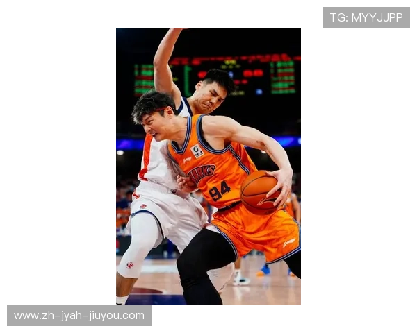 CBA王哲林踢足球的故事:王哲林跨界足球的可能性与挑战 CBA王哲林踢足球的故事:王哲林跨界足球的可能性与挑战